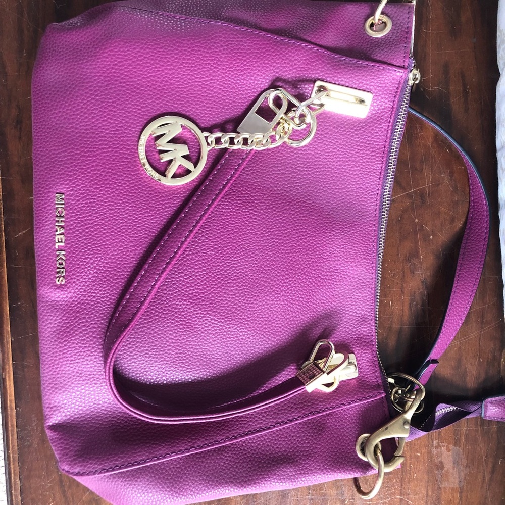 Faux Micheal Kors Purse and wristlet